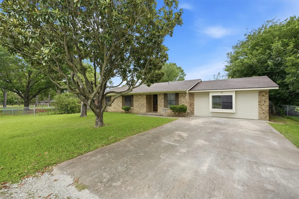 108 Loraine Street Pottsboro, TX 75076