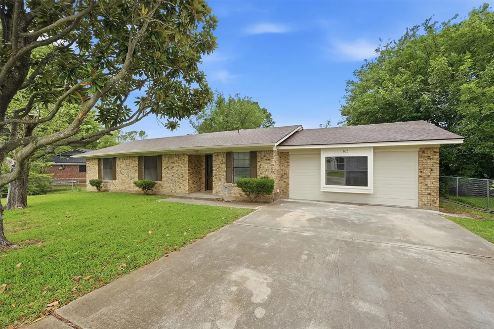 108 Loraine Street Pottsboro, TX 75076