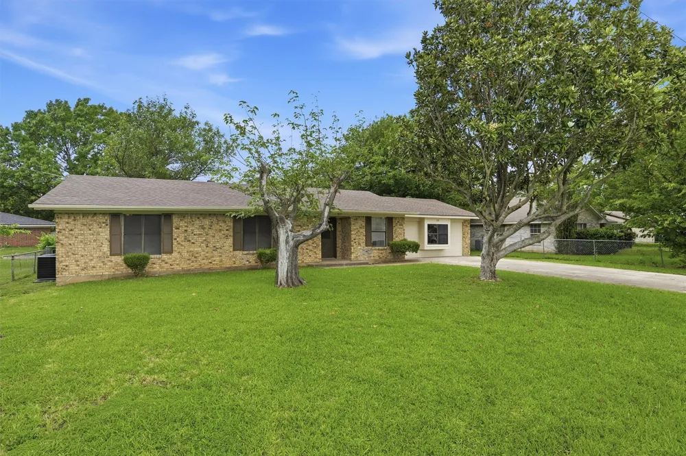 108 Loraine Street Pottsboro, TX 75076
