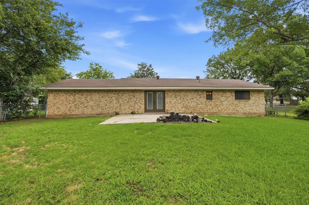108 Loraine Street Pottsboro, TX 75076