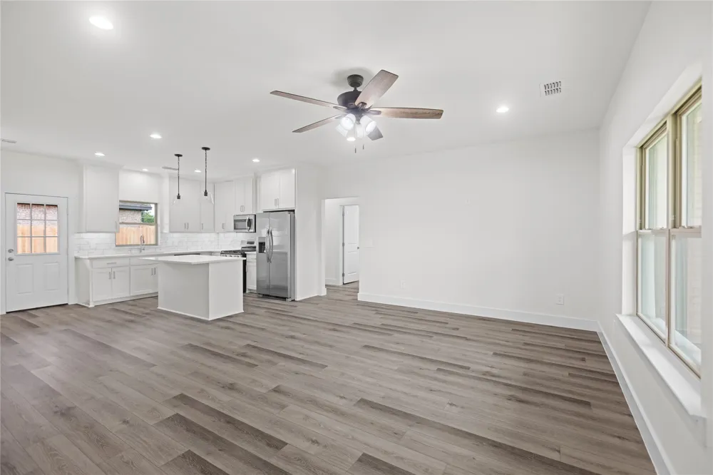 209 W Bonham Street Tom Bean, TX 75489