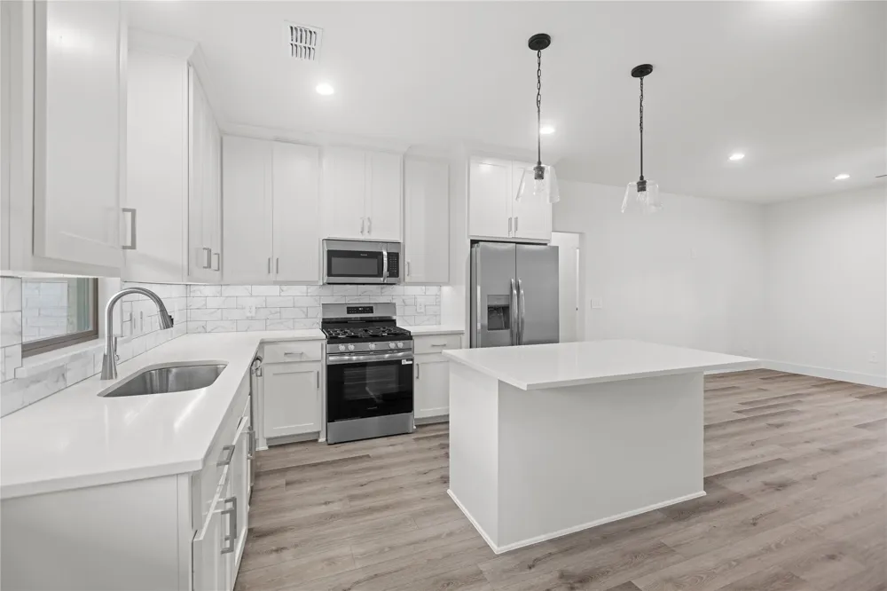 209 W Bonham Street Tom Bean, TX 75489