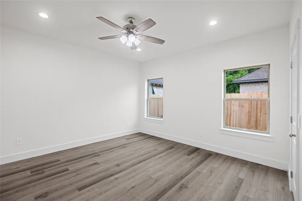 209 W Bonham Street Tom Bean, TX 75489