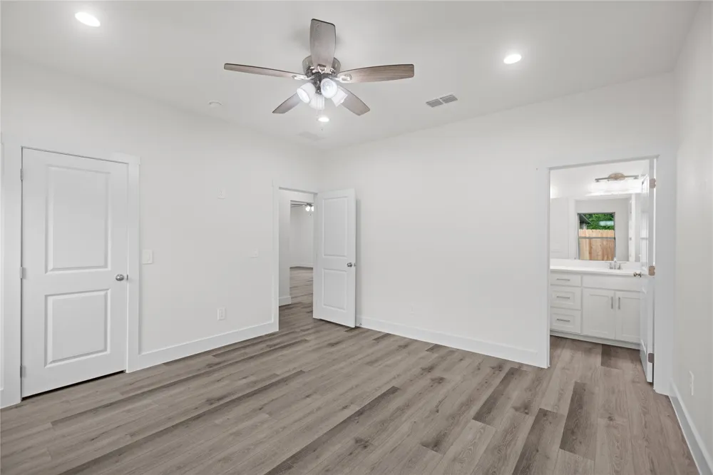 209 W Bonham Street Tom Bean, TX 75489