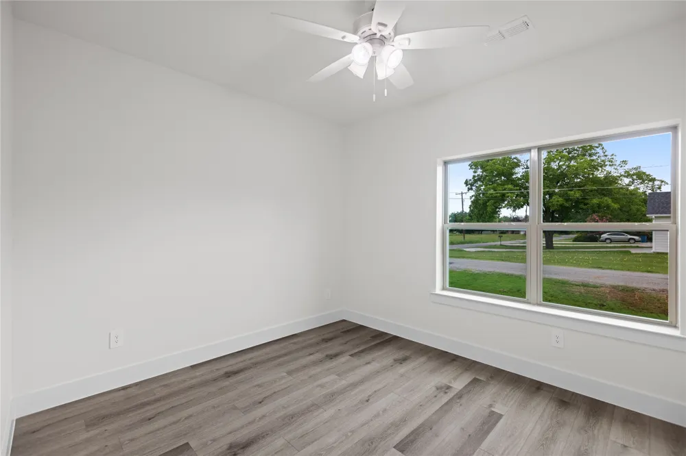 209 W Bonham Street Tom Bean, TX 75489