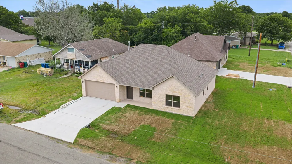 209 W Bonham Street Tom Bean, TX 75489