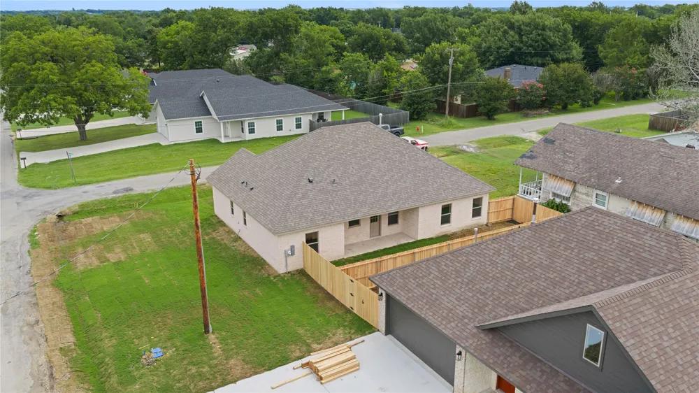 209 W Bonham Street Tom Bean, TX 75489