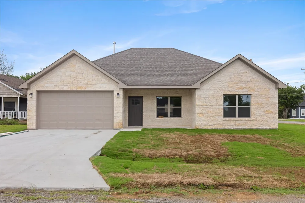 209 W Bonham Street Tom Bean, TX 75489