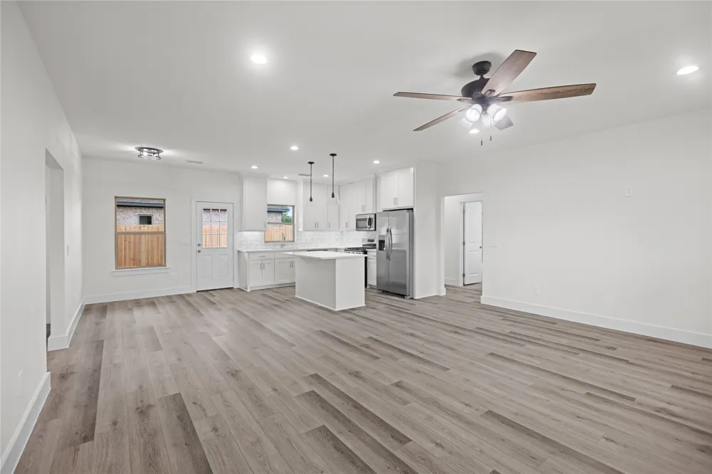 209 W Bonham Street Tom Bean, TX 75489