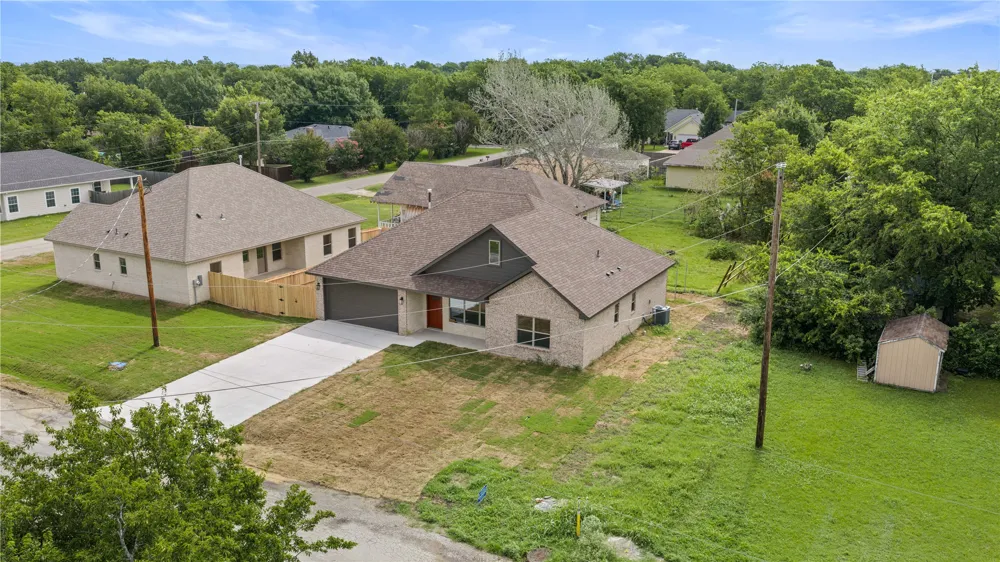 106 Lackey Street Tom Bean, TX 75489