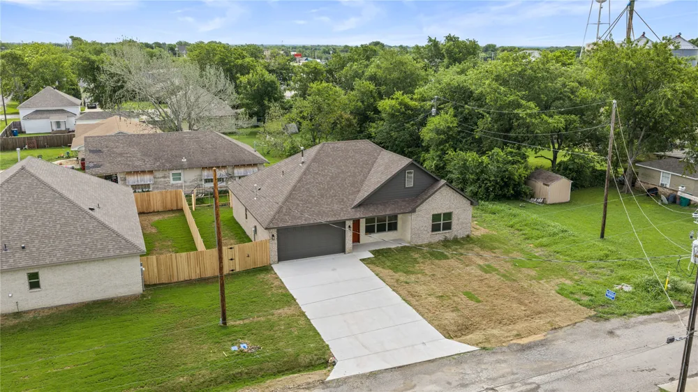 106 Lackey Street Tom Bean, TX 75489