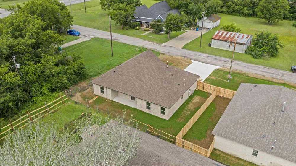 106 Lackey Street Tom Bean, TX 75489