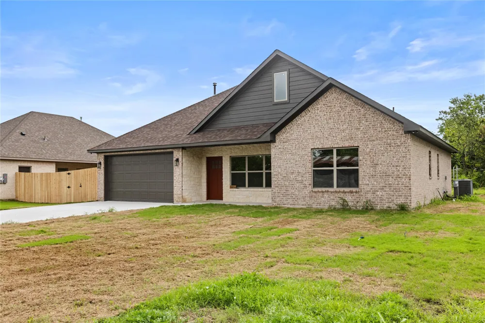 106 Lackey Street Tom Bean, TX 75489