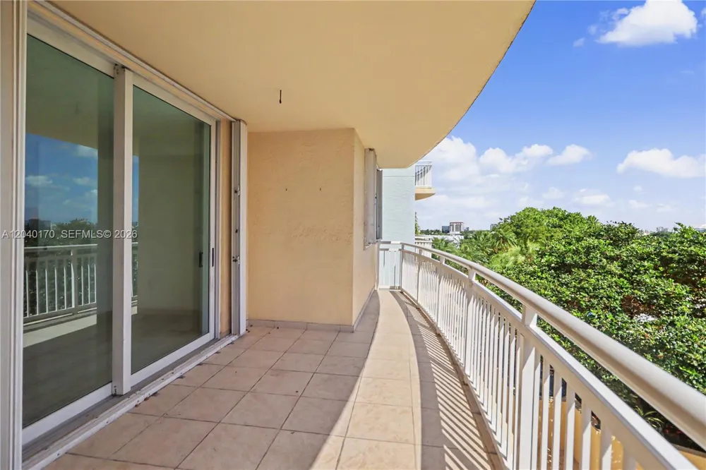2475 Brickell Ave #704 Miami, FL 33129