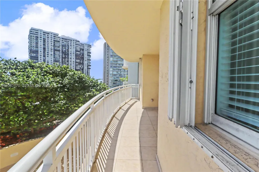 2475 Brickell Ave #704 Miami, FL 33129
