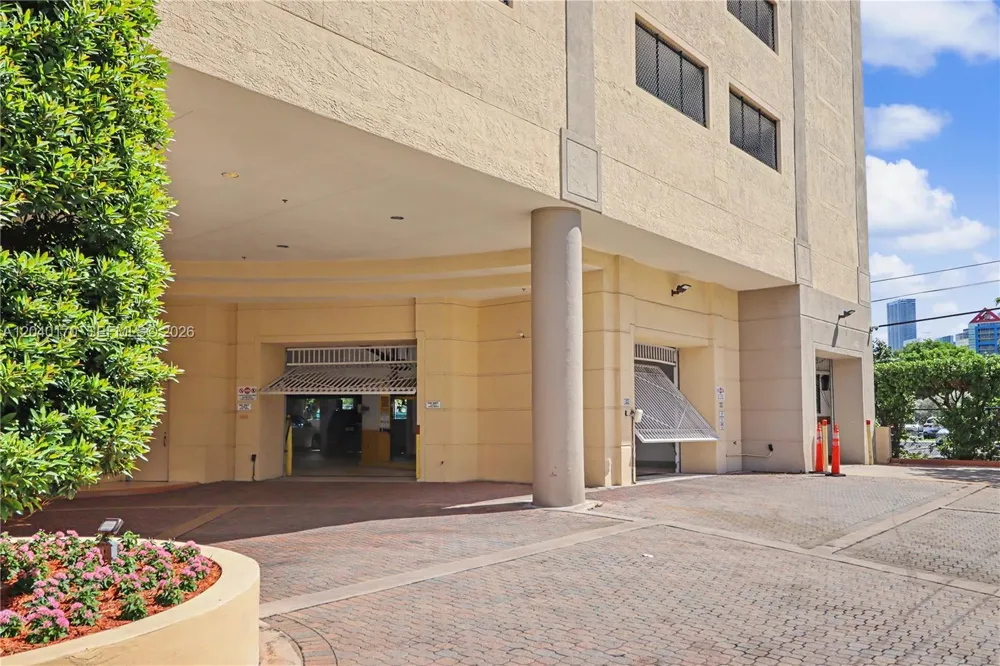 2475 Brickell Ave #704 Miami, FL 33129