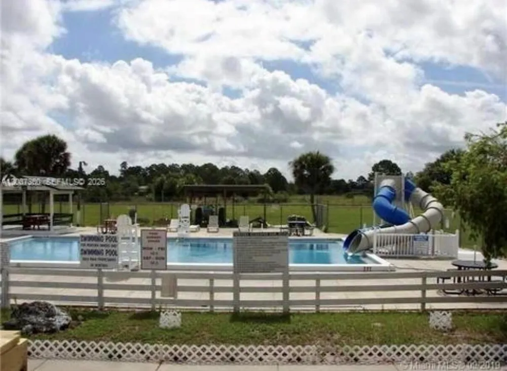 324 Pine Cone Avenue Clewiston, FL 33440