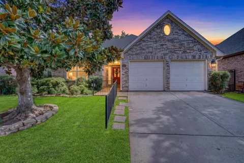 3208 Village Oak Drive