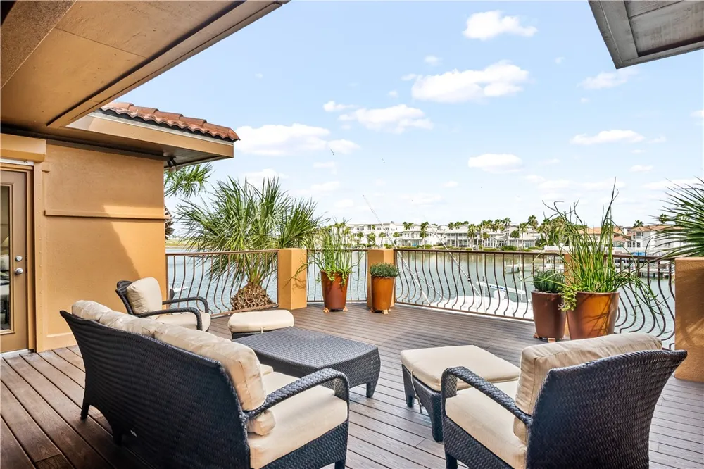 290 Marina Drive Port Aransas, TX 78373