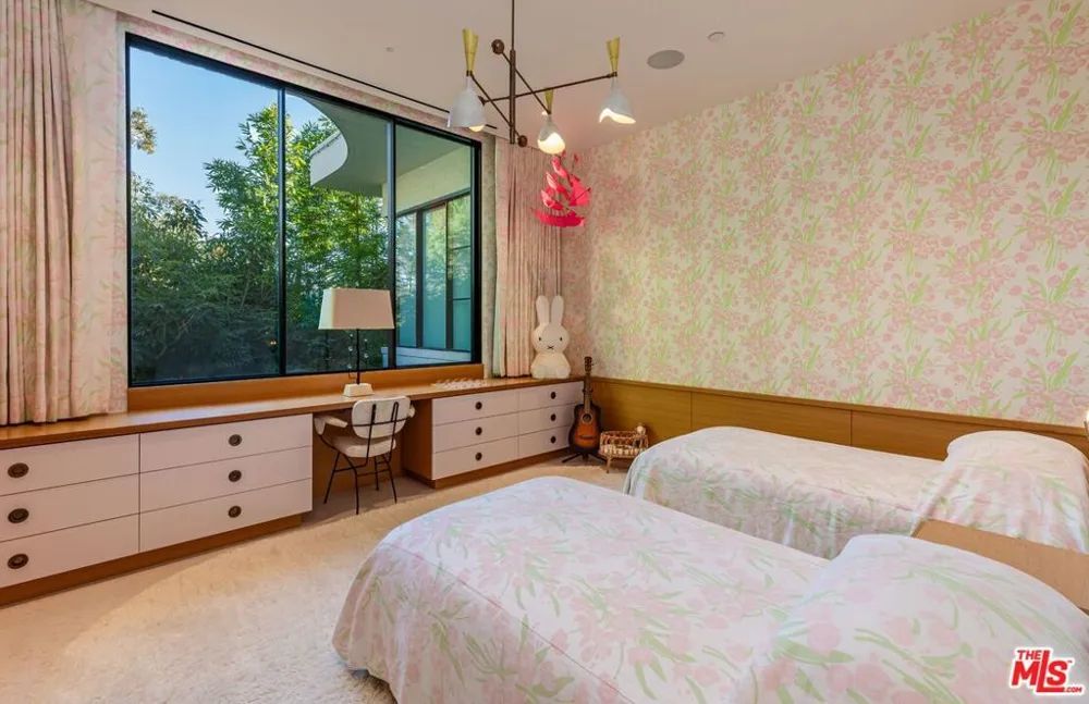660 Club View Drive Los Angeles, CA 90024