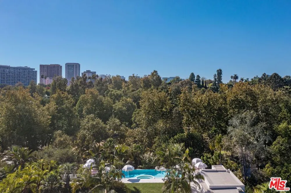 660 Club View Drive Los Angeles, CA 90024