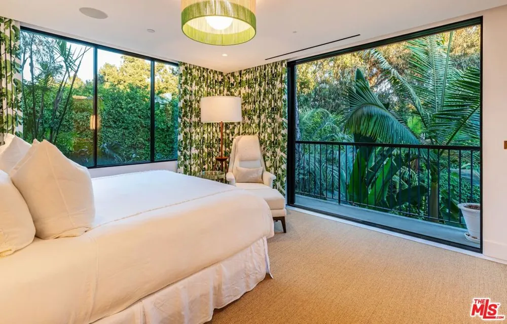 660 Club View Drive Los Angeles, CA 90024