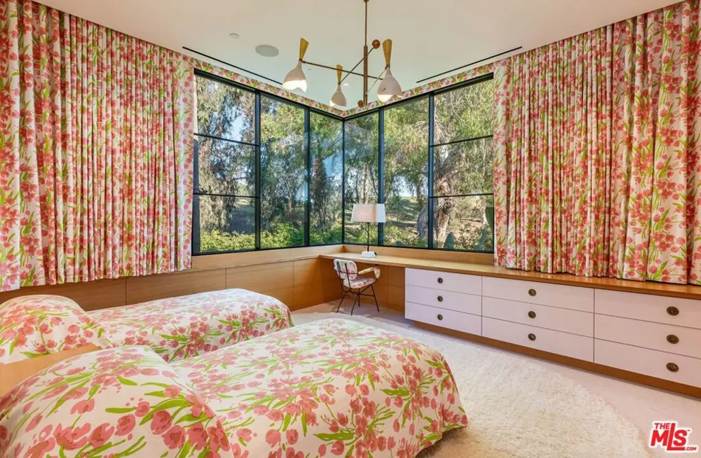 660 Club View Drive Los Angeles, CA 90024