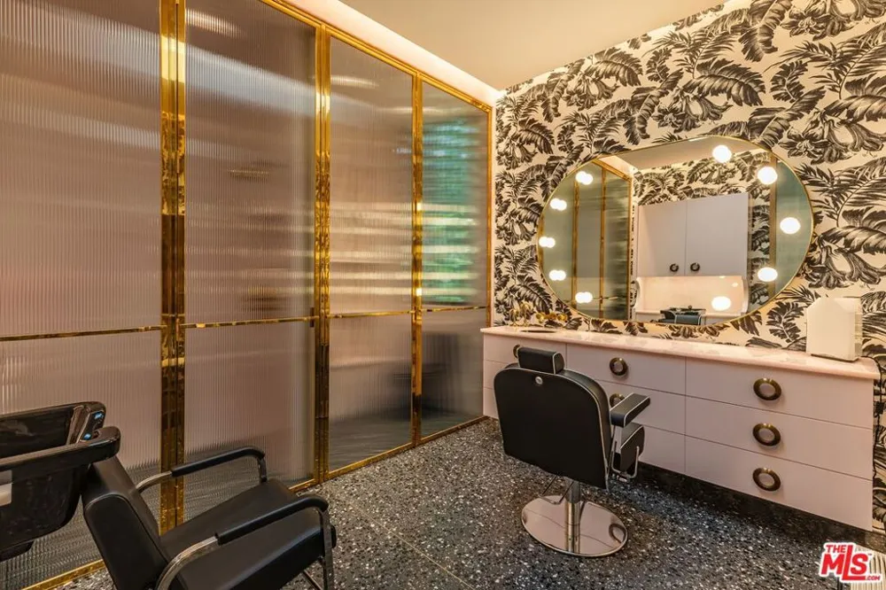 660 Club View Drive Los Angeles, CA 90024