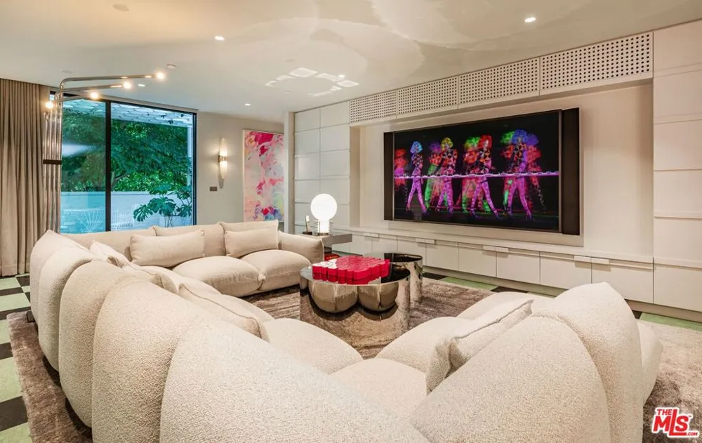660 Club View Drive Los Angeles, CA 90024
