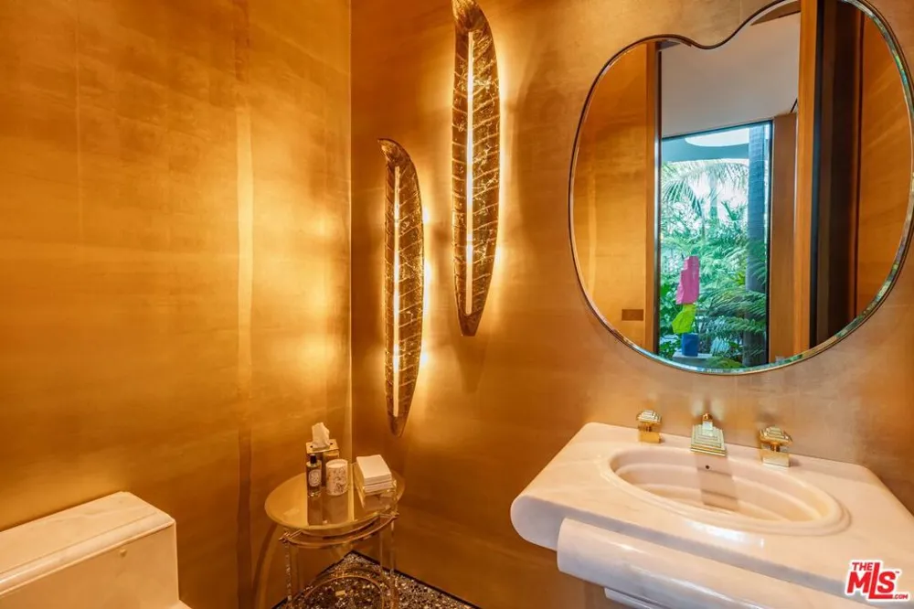 660 Club View Drive Los Angeles, CA 90024