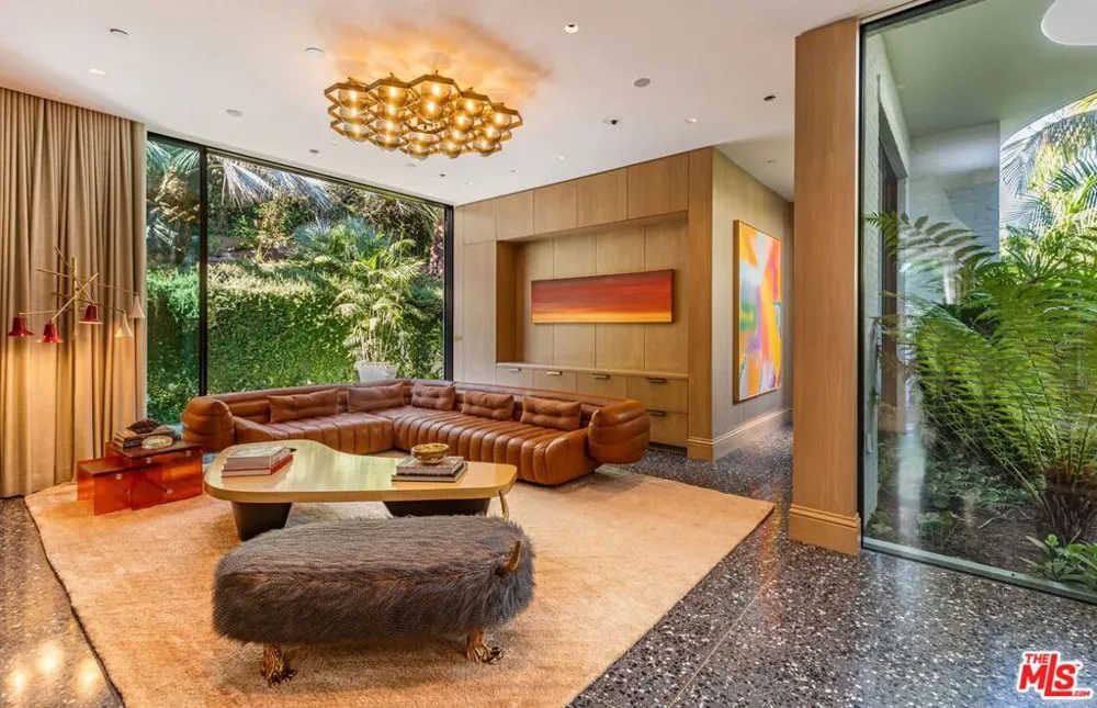 660 Club View Drive Los Angeles, CA 90024