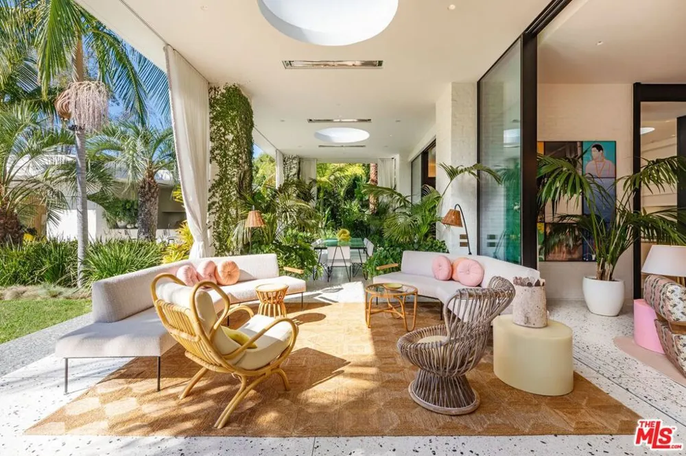 660 Club View Drive Los Angeles, CA 90024