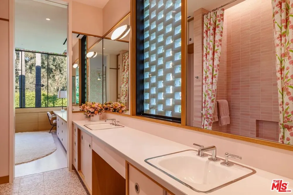 660 Club View Drive Los Angeles, CA 90024