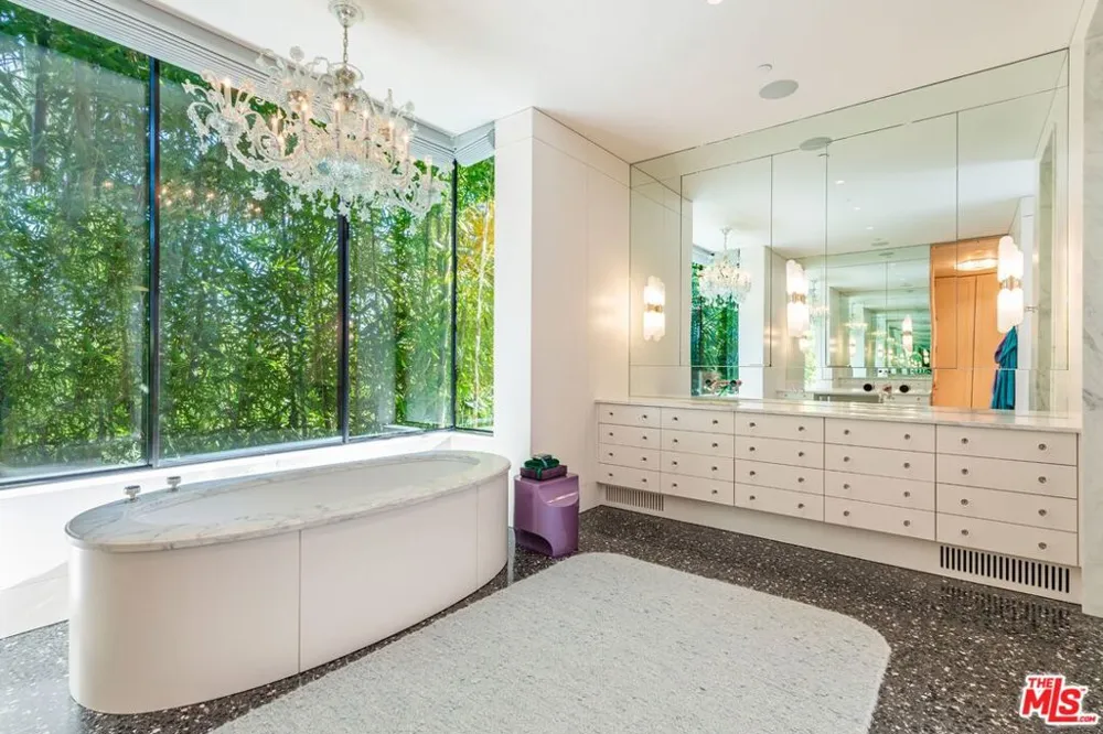 660 Club View Drive Los Angeles, CA 90024