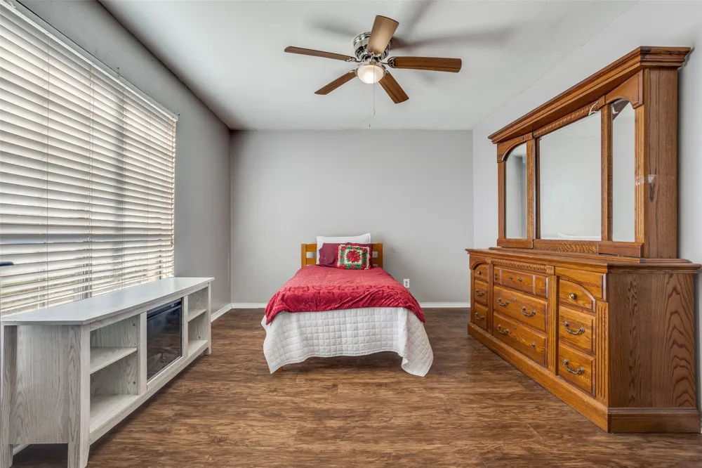 5913 Lake Hubbard Parkway #221 Garland, TX 75043