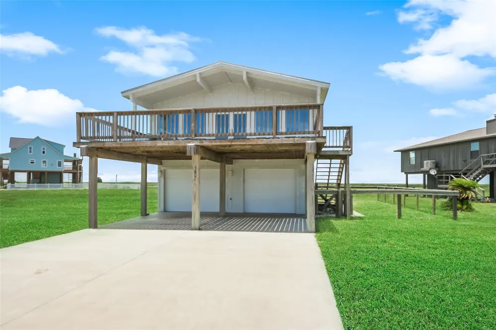 380 Driftwood Matagorda, TX 77457