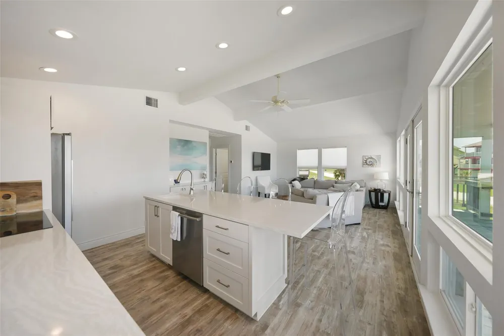 380 Driftwood Matagorda, TX 77457