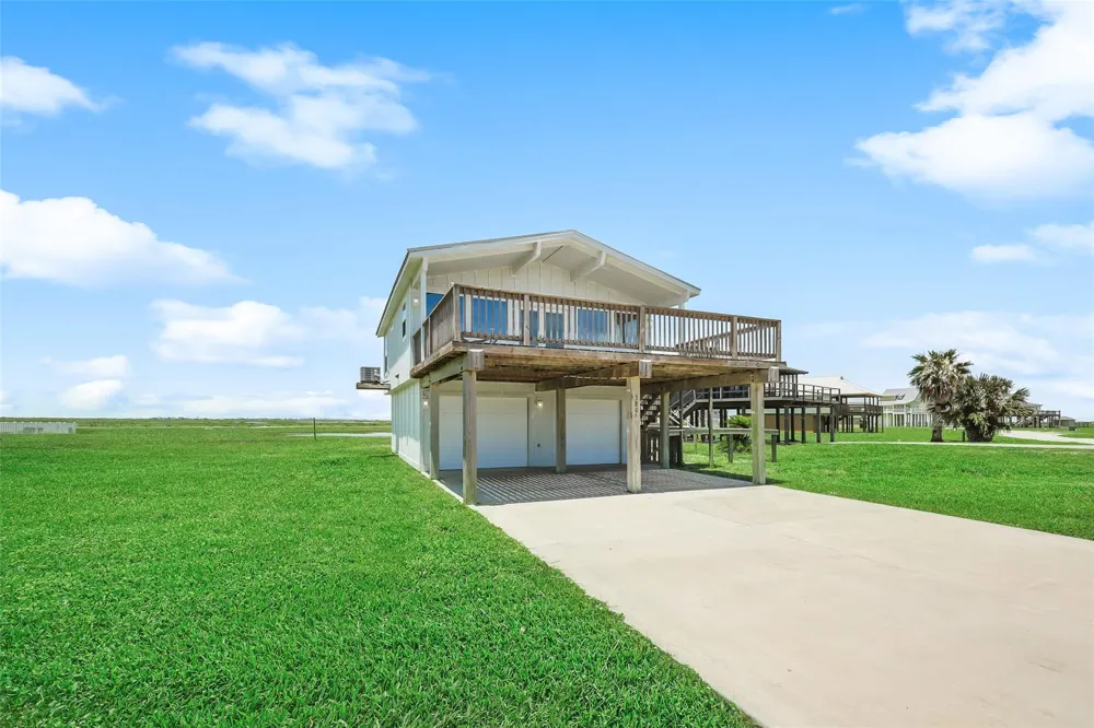 380 Driftwood Matagorda, TX 77457