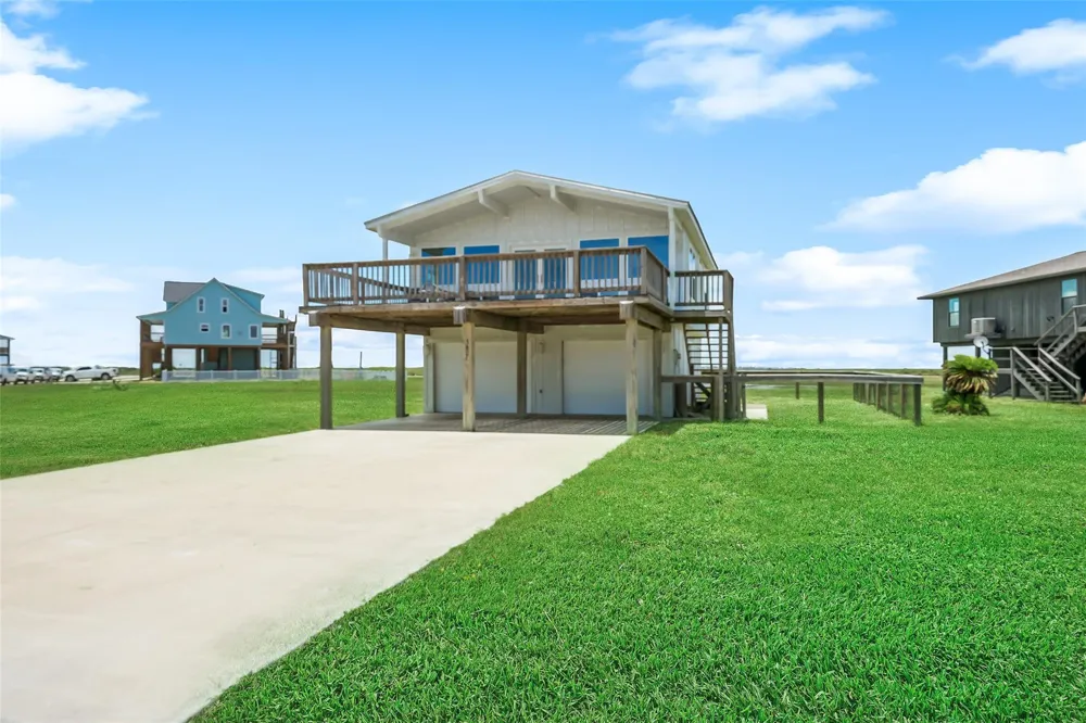 380 Driftwood Matagorda, TX 77457