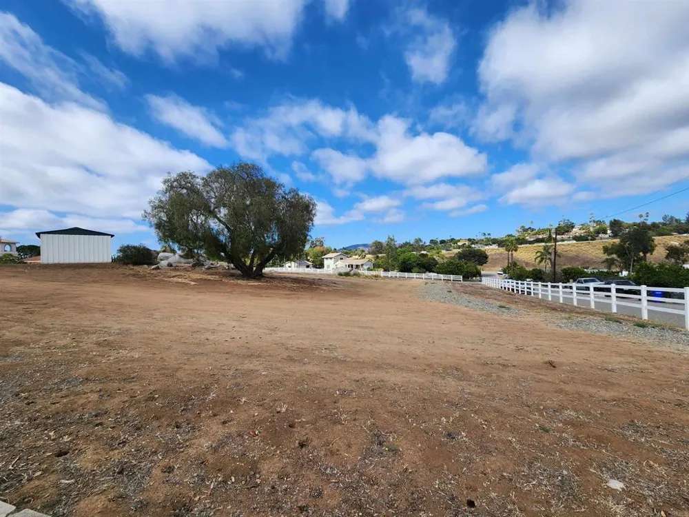 1060 Crest View Rd Vista, CA 92081