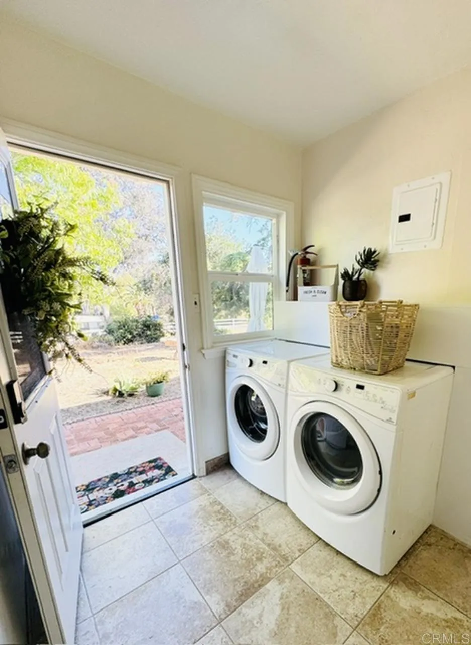 1060 Crest View Rd Vista, CA 92081