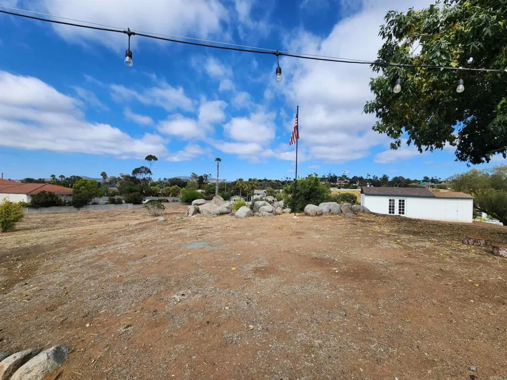 1060 Crest View Rd Vista, CA 92081