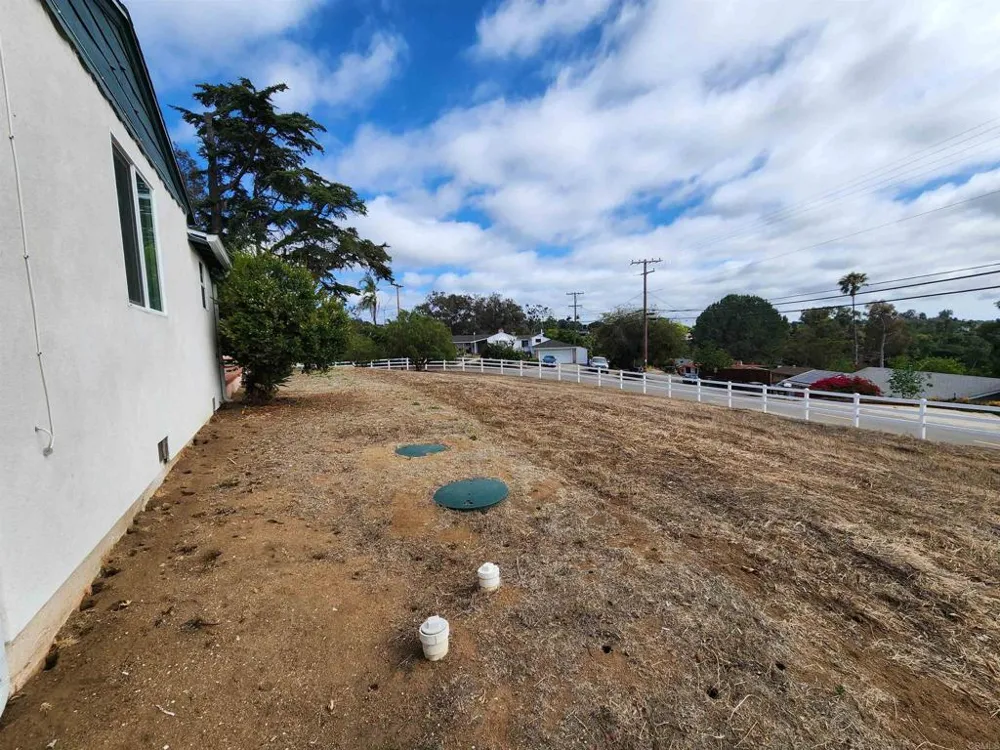 1060 Crest View Rd Vista, CA 92081