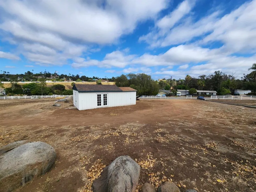1060 Crest View Rd Vista, CA 92081