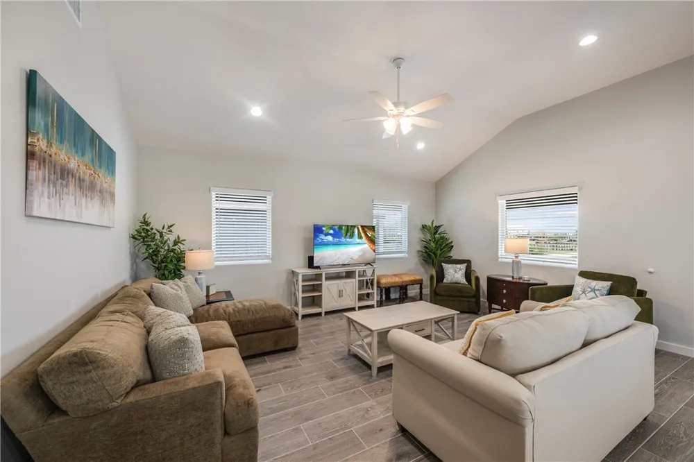 185 Paradise Pointe Drive Port Aransas, TX 78373