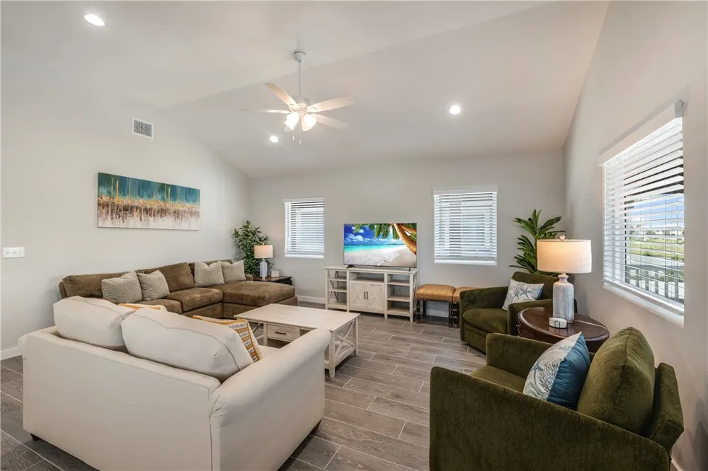 185 Paradise Pointe Drive Port Aransas, TX 78373