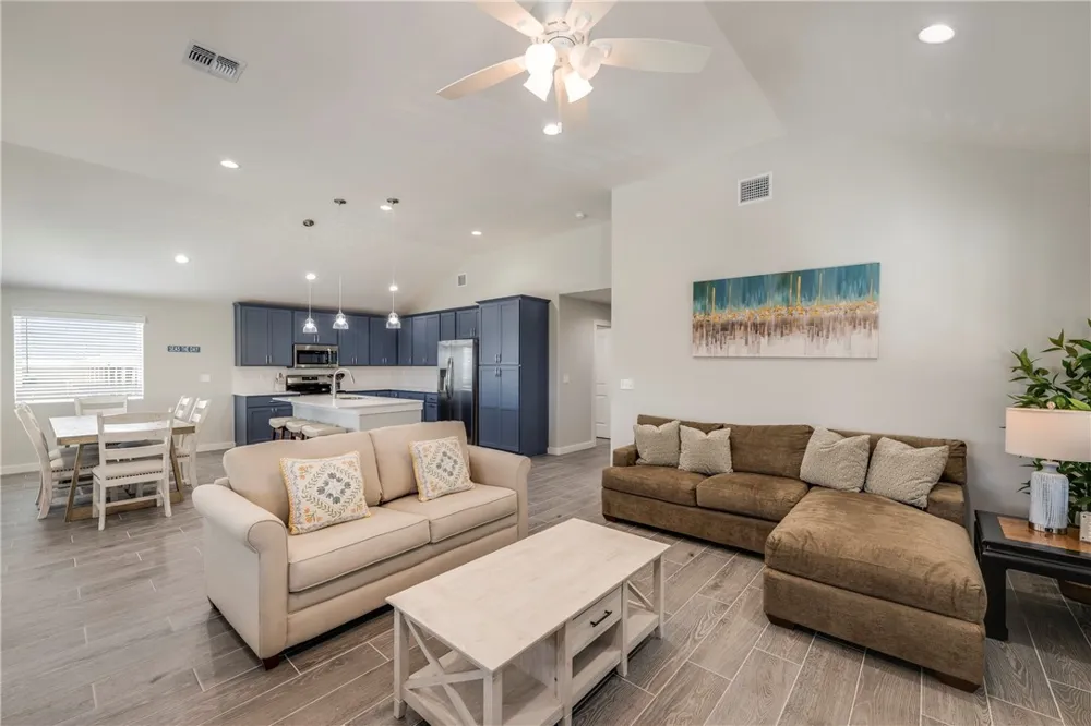 185 Paradise Pointe Drive Port Aransas, TX 78373