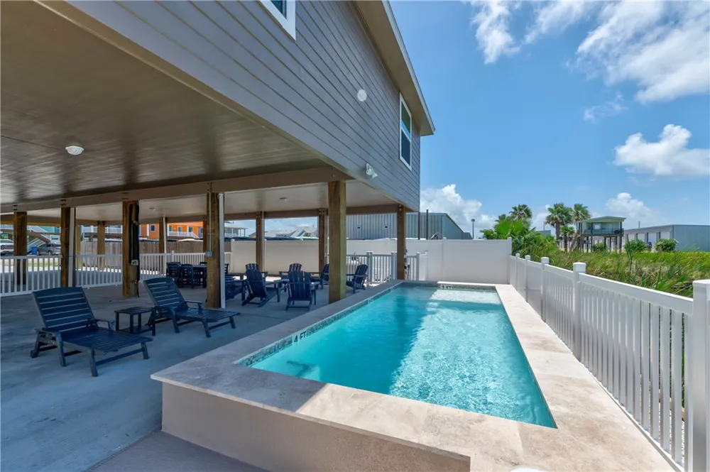 185 Paradise Pointe Drive Port Aransas, TX 78373
