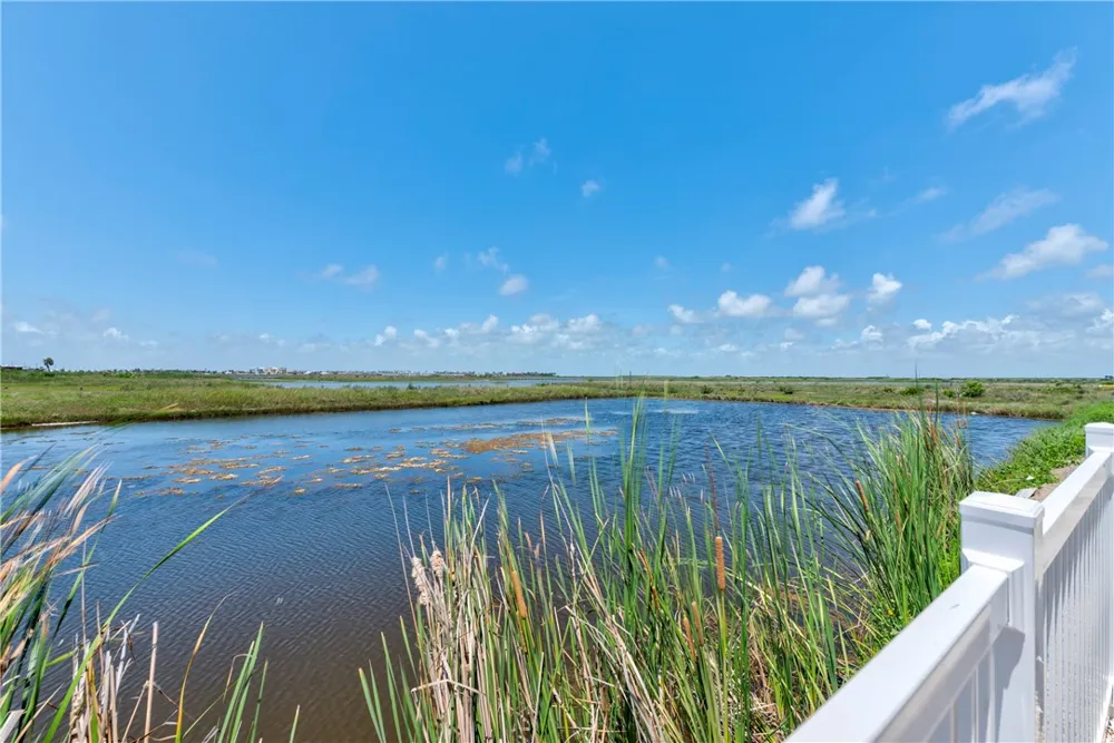 185 Paradise Pointe Drive Port Aransas, TX 78373