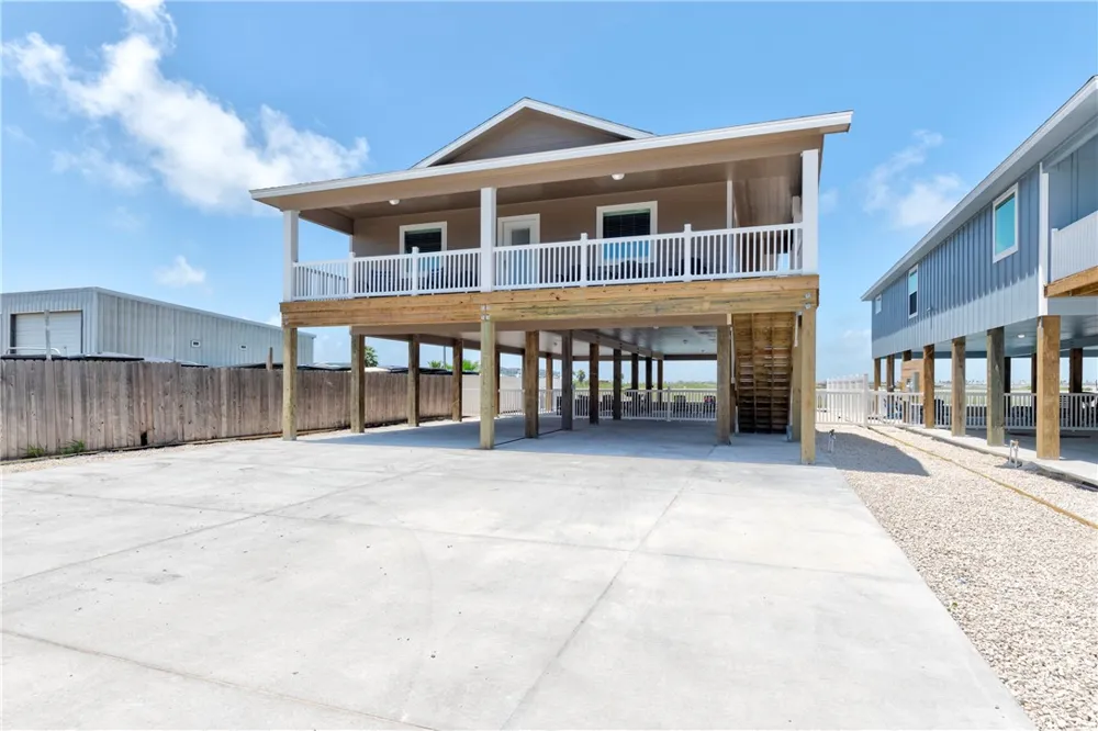 185 Paradise Pointe Drive Port Aransas, TX 78373